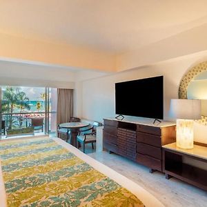 Ocean Front Two Bedroom Family & Friends Suite